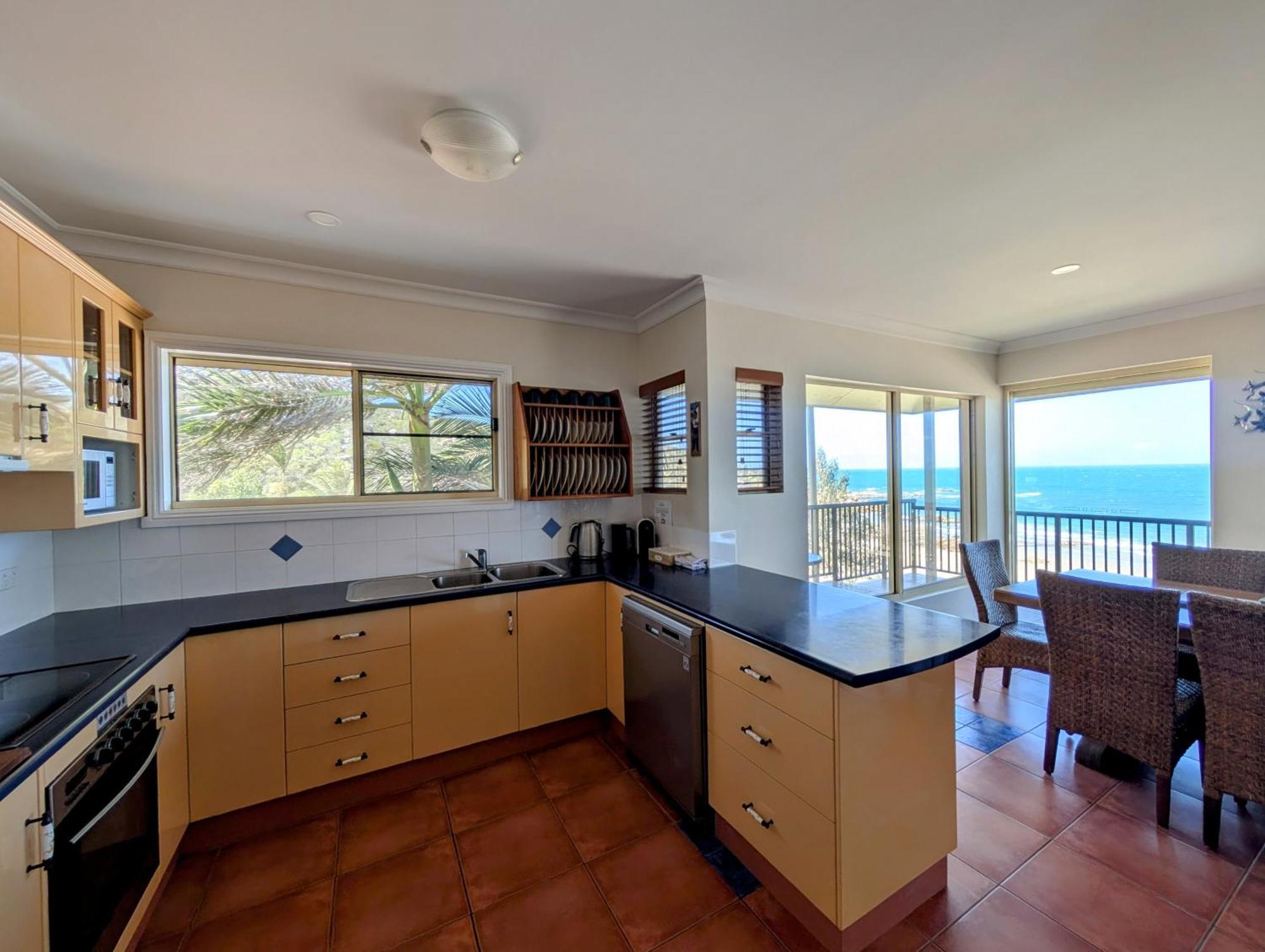 Rose Bay Resort Bowen Exterior foto